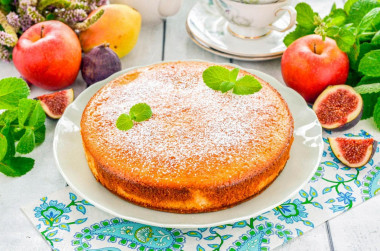 Шарлотка с манкой и яблоками в духовке