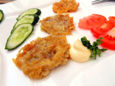 Веганские драники с куркумой и луком без яиц