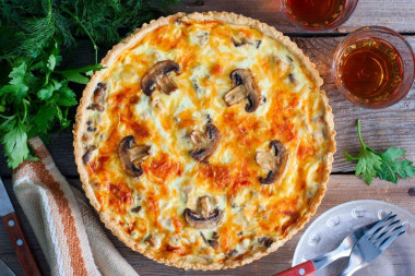 Лоранский пирог с курицей и грибами