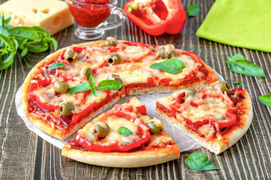 Пицца с колбасой и сыром в духовке классическая