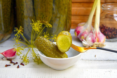 Хрустящие маринованные огурцы с лимонной кислотой на зиму