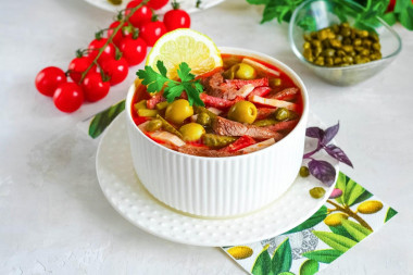 Солянка сборная мясная классическая