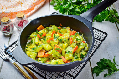Кабачки тушеные с морковью и луком