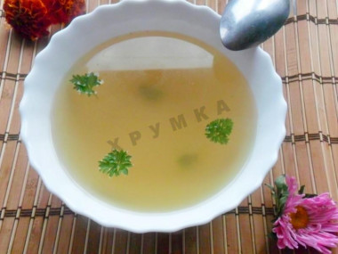 Бульон из рыбных потрохов прозрачный