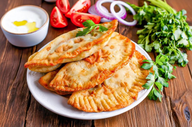 Чебуреки на сковороде с мясом