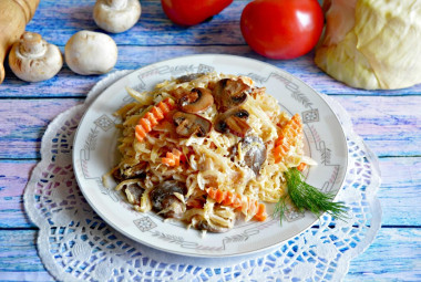 Тушеная капуста с грибами в духовке