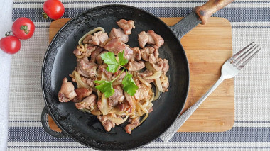 Жареное филе бедра индейки с луком