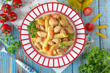 Макароны с курицей в мультиварке