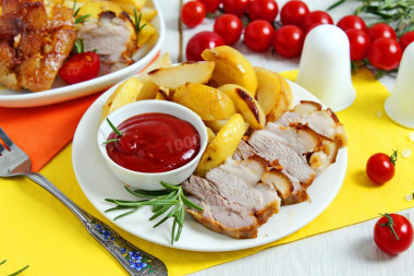 Картошка с грудинкой свиной в духовке