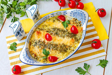 Филе минтая с луком и морковью в духовке