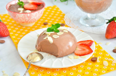 Молочный пеламуши с шоколадом десерт