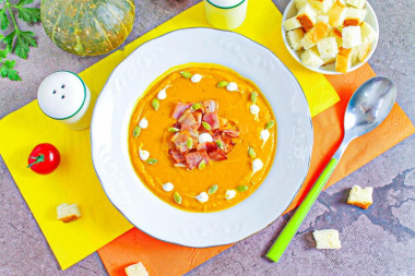 Тыквенный суп пюре с беконом