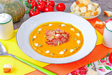 Тыквенный суп пюре с беконом