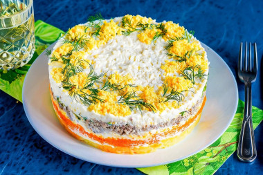 Салат Мимоза с рыбными консервами и картошкой классический