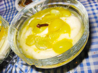 Грушевый крем с маскарпоне и виноградом