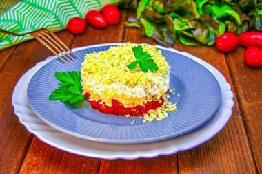 Салат с помидорами сыром яйцами