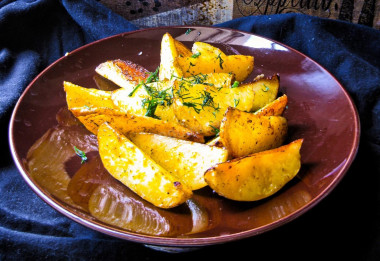 Жареная картошка с чесноком на сковороде по деревенски