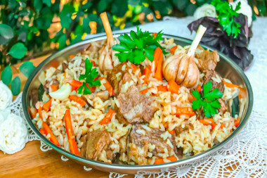 Плов из говядины в казане на костре