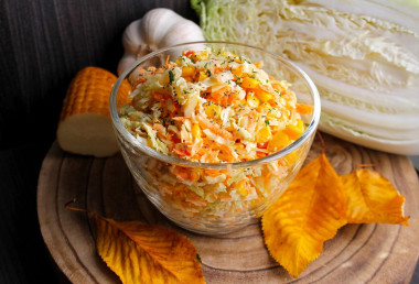 Салат из пекинской капусты с копчённым сыром
