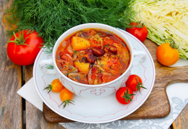 Постный борщ с фасолью
