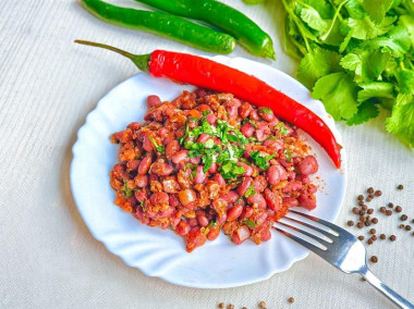 Лобио из красной фасоли с грецкими орехами