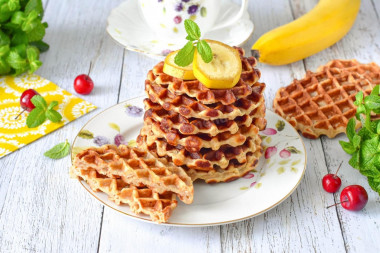 Венские вафли в вафельнице с творогом и бананом