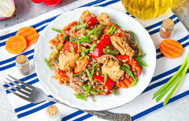 Гречка с курицей и овощами