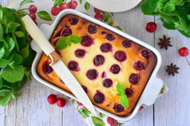 Творожная запеканка с вишней в духовке