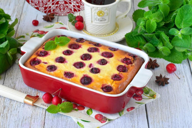 Творожная запеканка с вишней в духовке