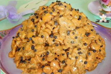 Торт Горка из рыбок с арахисом, сгущенкой и сметаной