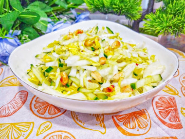 Салат с китайской капустой и огурцом