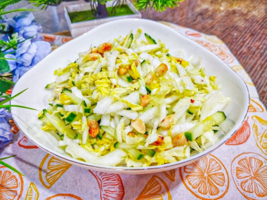Салат с китайской капустой и огурцом