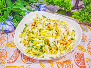 Салат с китайской капустой и огурцом