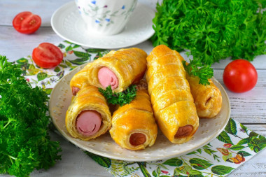 Сосиски в слоеном тесте в аэрогриле