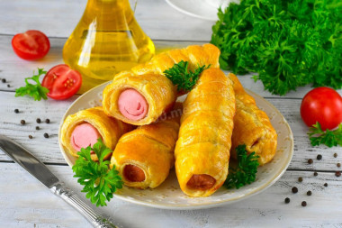 Сосиски в слоеном тесте в аэрогриле