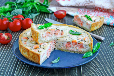 Пирог с красной рыбой в духовке