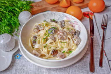 Паста фетучини курица с грибами в сливочном соусе
