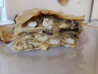 овсяный блинный торт с курицей, грибом и сыром