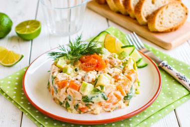 Салат оливье с семгой и огурцом