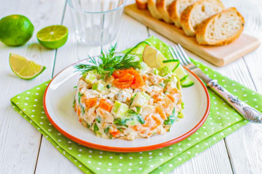 Салат оливье с семгой и огурцом