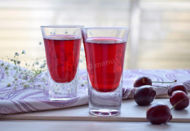 Настойка на вишне на самогоне
