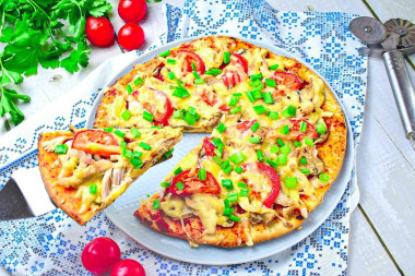 Пицца с курицей и грибами в духовке