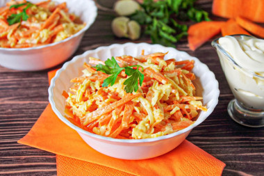 Салат из моркови с чесноком и сыром