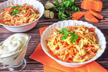 Салат из моркови с чесноком и сыром