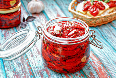 Вяленые помидоры в сушилке для овощей на зиму