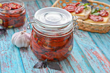 Вяленые помидоры в сушилке для овощей на зиму