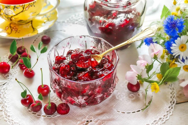 Вишня варенье с косточкой густое