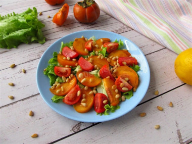 Салат с хурмой и кедровыми орехами