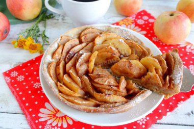 Открытый пирог с яблоками