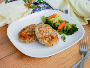 Куриные котлеты с гречкой